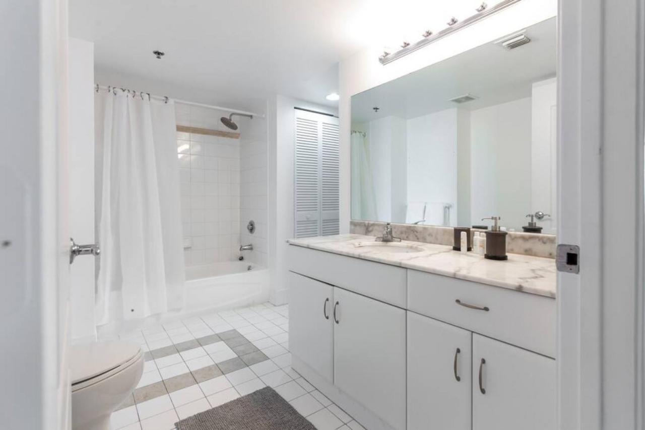 Super Cool 1br In Brickell With Parking *