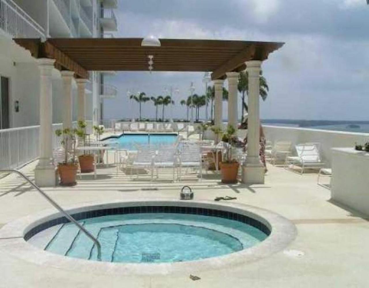 Super Cool 1br In Brickell With Parking Miami