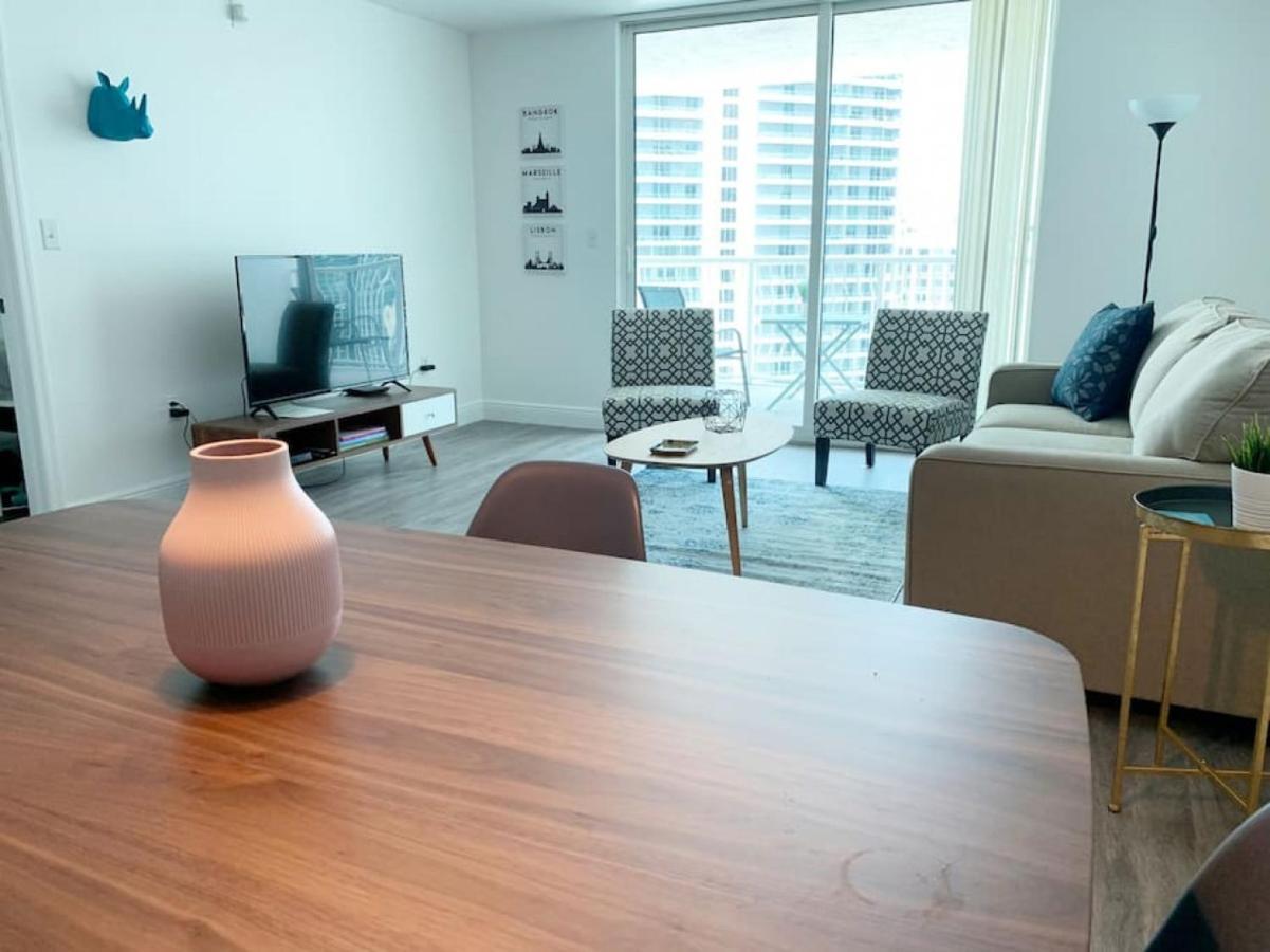 Super Cool 1br In Brickell With Parking Holiday home